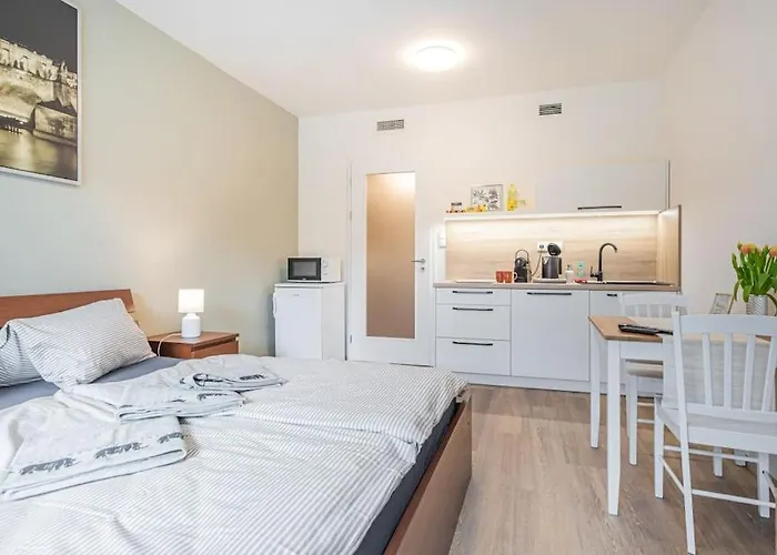 On-Site Free Parking, 12 To Min Centre, Supermarket