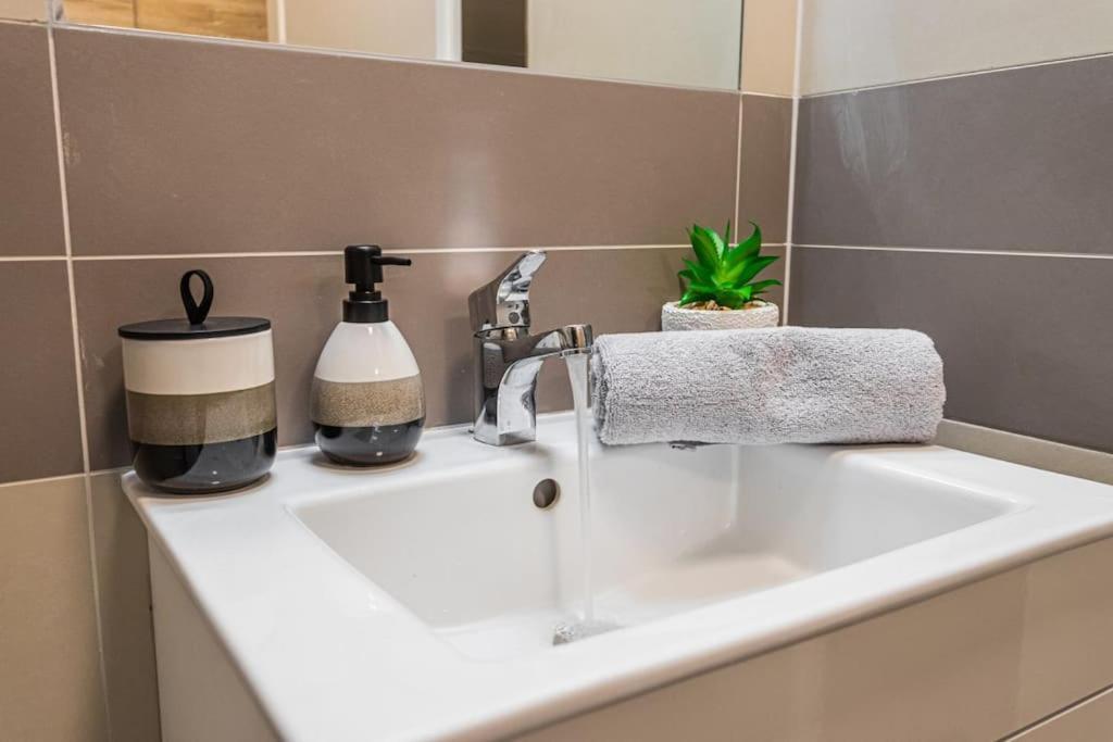 On-site Free Parking, 12 To Min Centre, Supermarket Prag