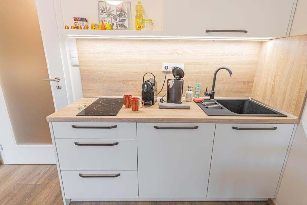 On-site Free Parking, 12 To Min Centre, Supermarket Praha