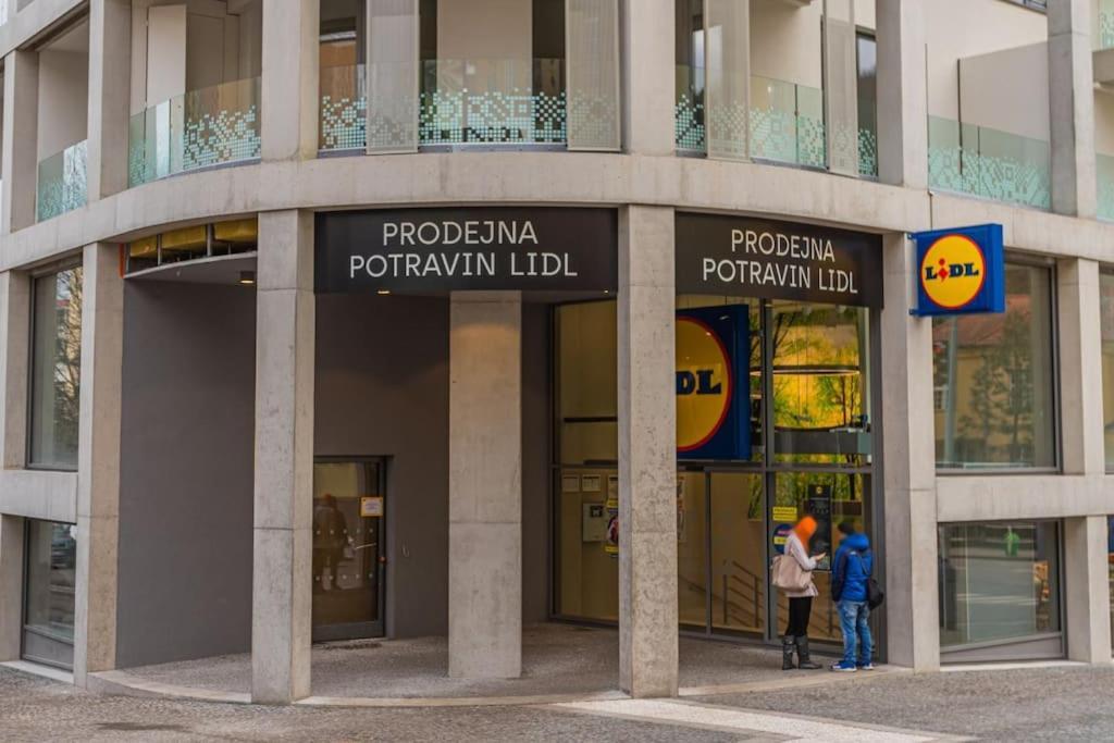 On-site Free Parking, 12 To Min Centre, Supermarket * Praha