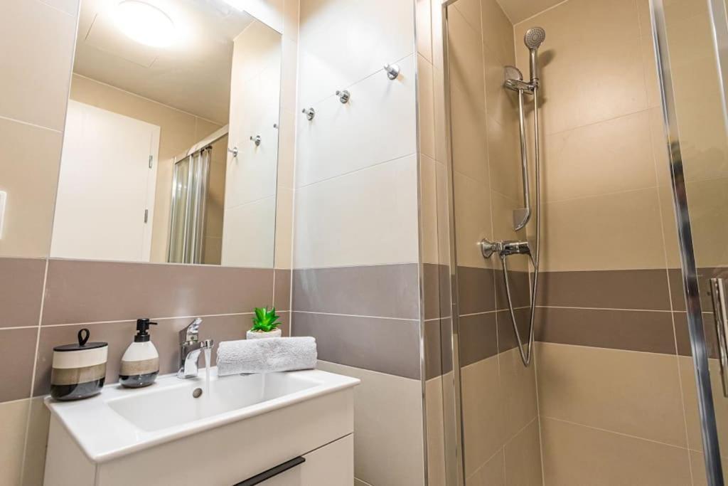 Apartmán On-site Free Parking, 12 To Min Centre, Supermarket
